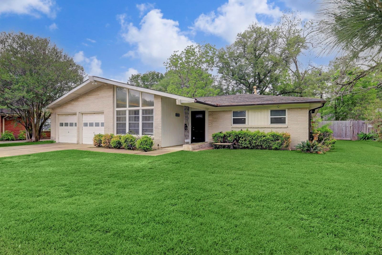 Real estate property located at 7622 Richmond, Harris, Briarmeadow Sec 01, Houston, TX, US