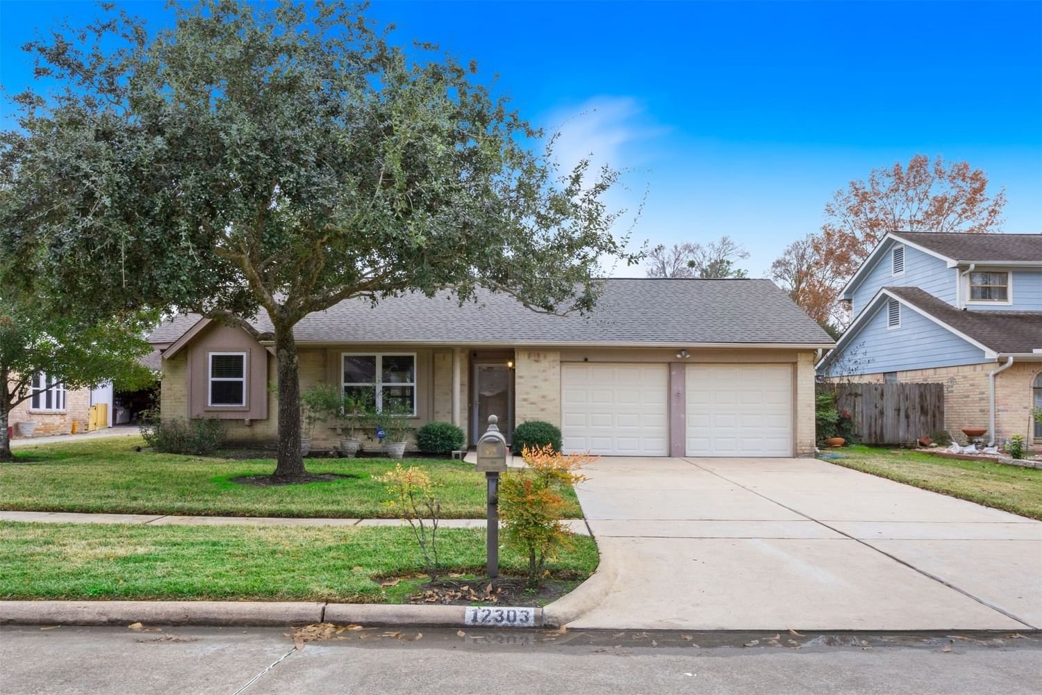 Real estate property located at 12303 Alston, Fort Bend, Meadows Sec 4, Meadows Place, TX, US