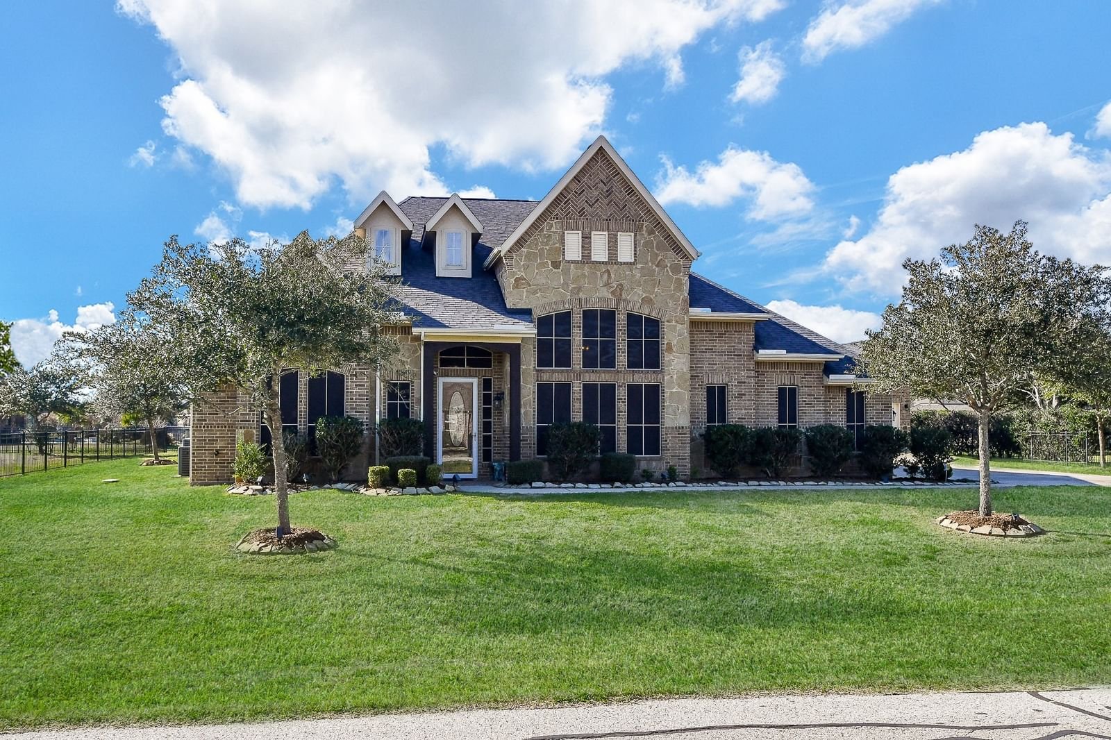 Real estate property located at 3711 Paseo Royale, Fort Bend, Lakes Of Mission Grove, Richmond, TX, US