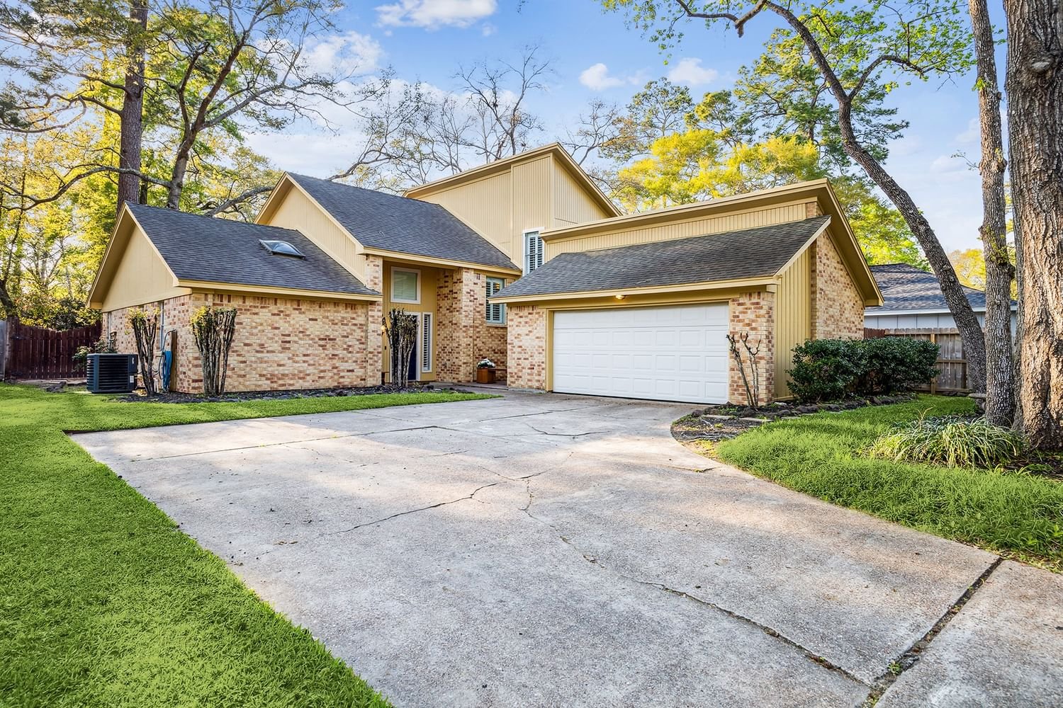 Real estate property located at 2715 Maple Glade, Harris, Woodland Hills, Kingwood, TX, US