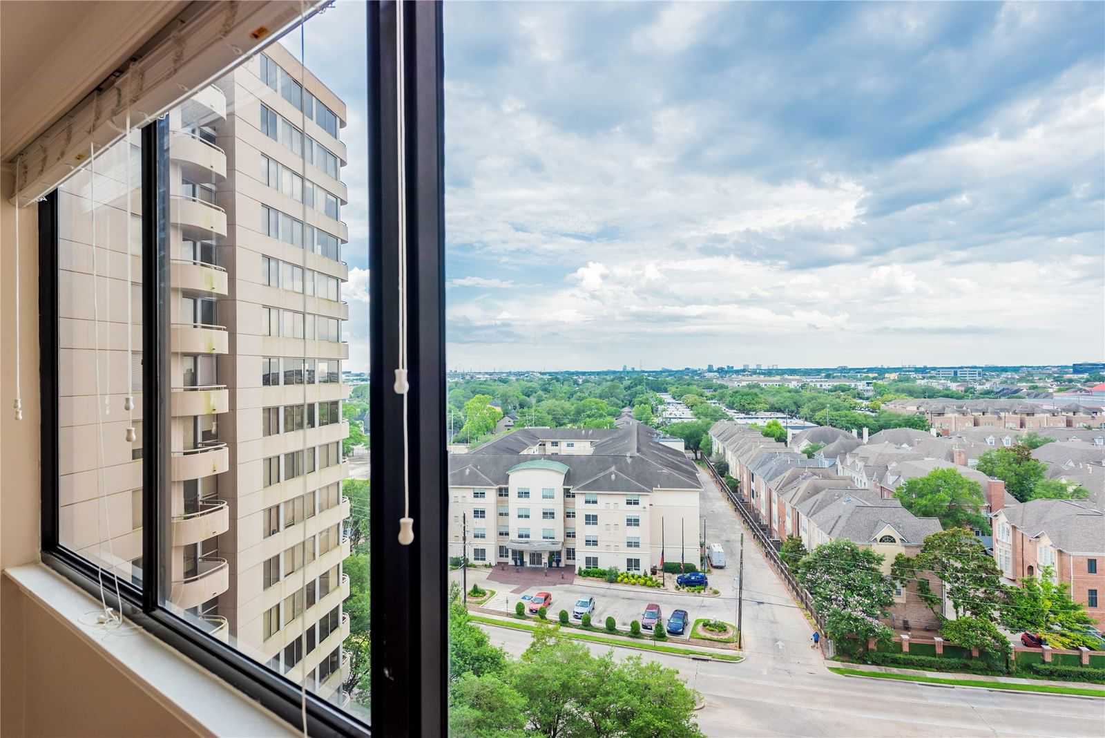 Real estate property located at 3525 Sage #1110, Harris, Sage Street Condo, Houston, TX, US