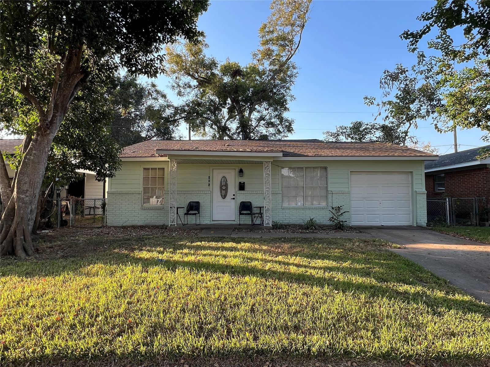 Real estate property located at 106 Avenue G, Fort Bend, Mayfield Park Sec 1, Sugar Land, TX, US