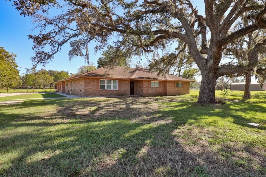 Real estate property located at 1043 Columbia, Brazoria, Loggins Sub Trs 4-4a, West Columbia, TX, US