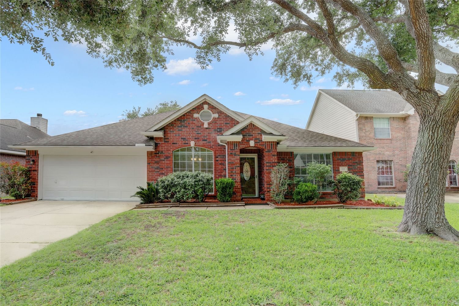 Real estate property located at 818 Wellsford Drive, Brazoria, Southdown Sub, Pearland, TX, US