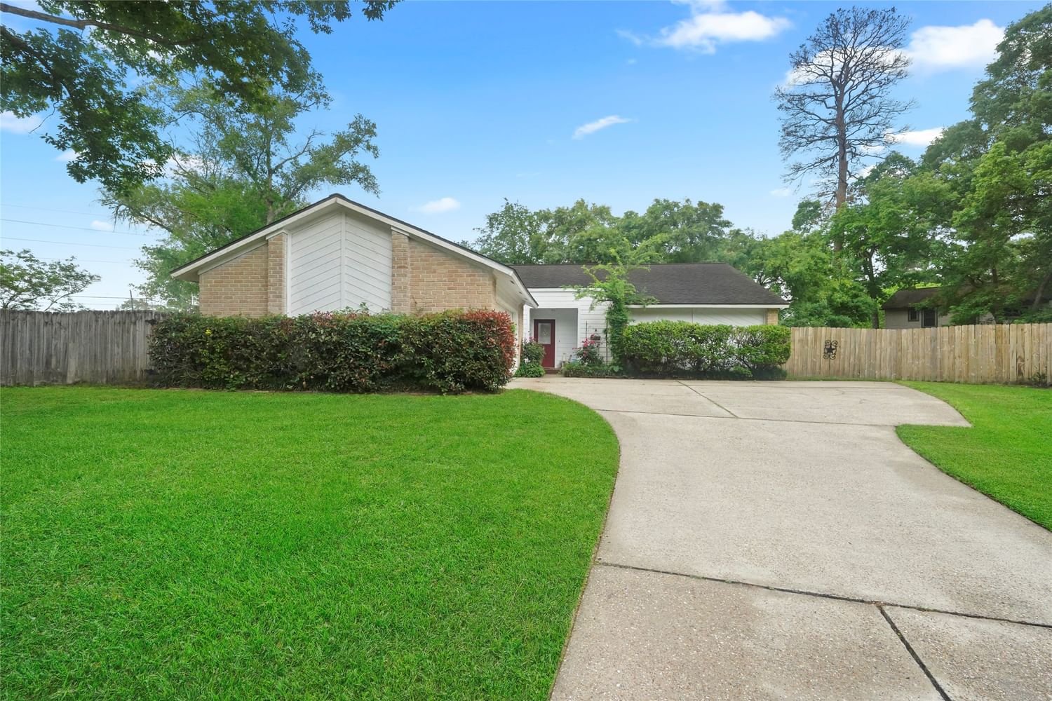 Real estate property located at 3238 Golden Leaf, Harris, Hunters Ridge Village Sec 01, Houston, TX, US