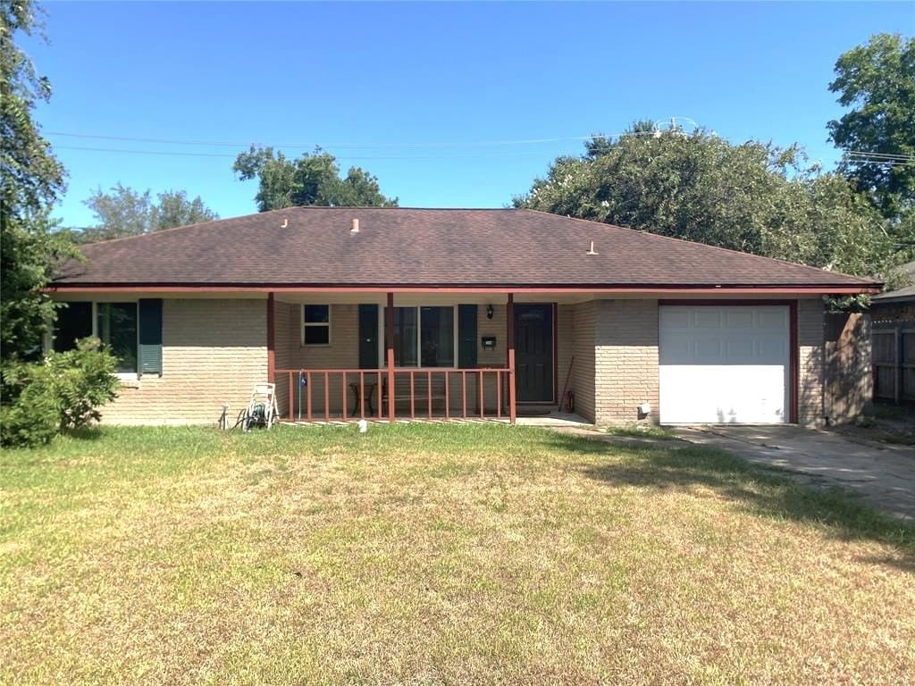 Real estate property located at 114 Birch, Brazoria, Lake Jackson, TX, US
