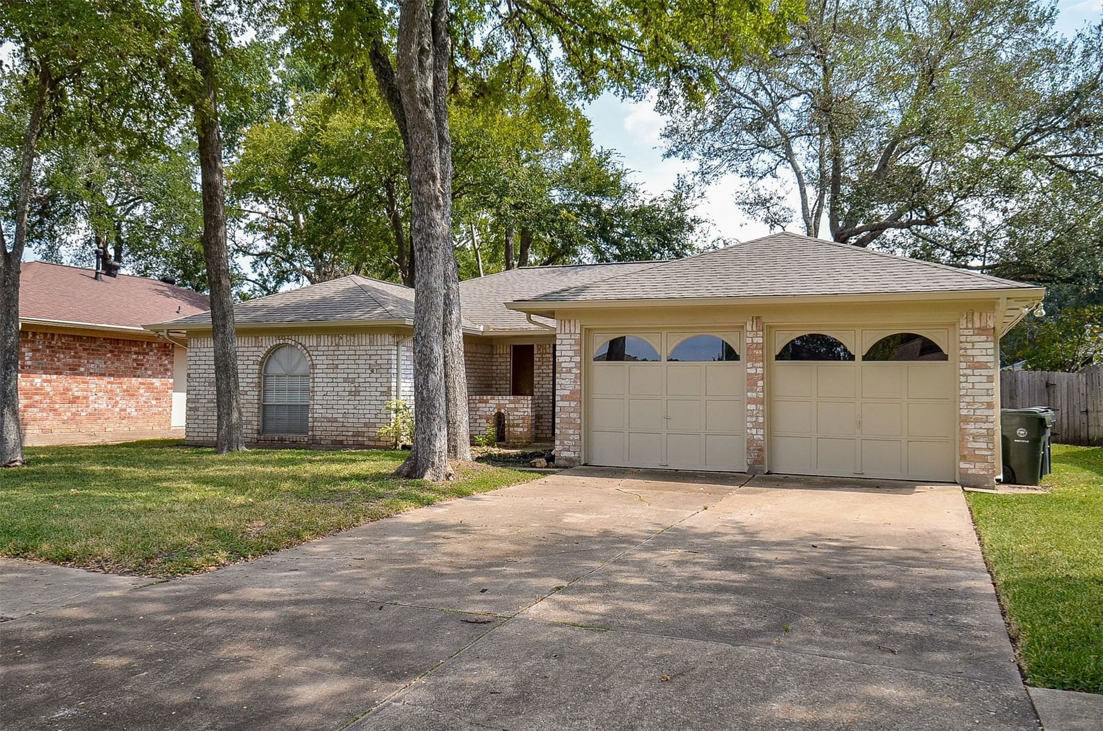 Real estate property located at 13611 Runney Meade DR, Fort Bend, Covington Woods, Sugar Land, TX, US