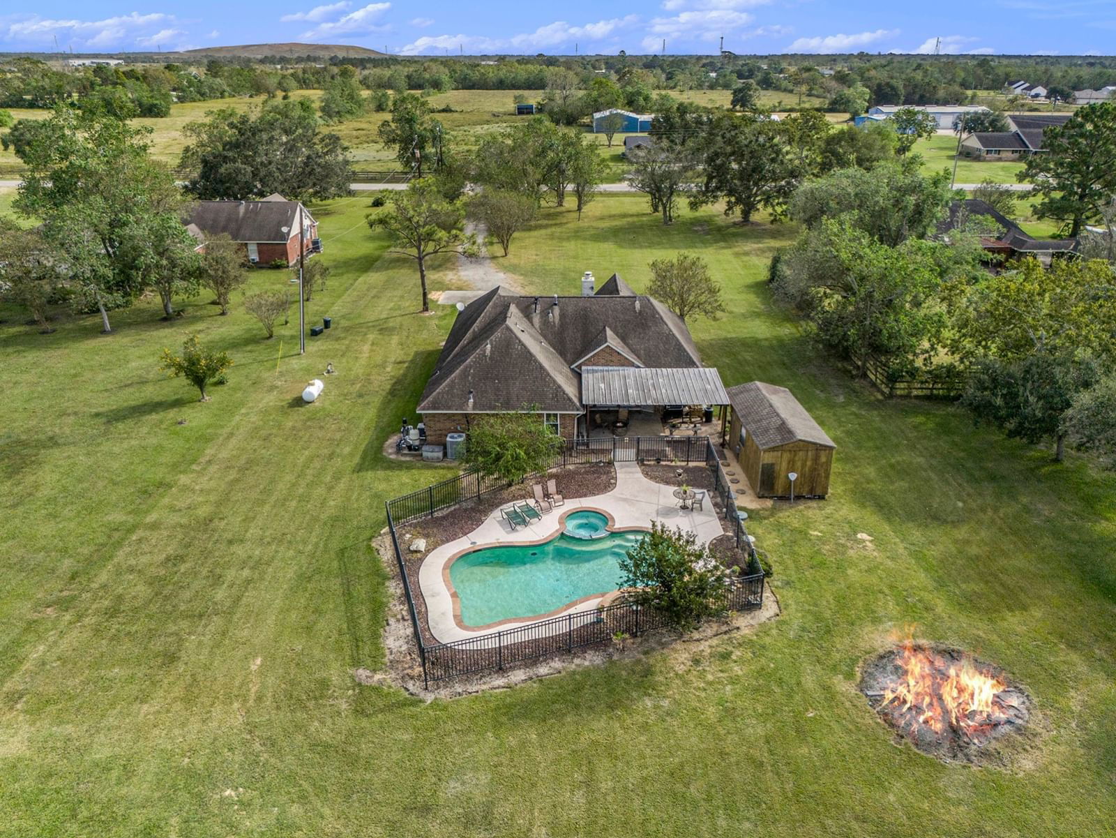 Real estate property located at 2840 County Road 719, Brazoria, H T & B R R, Alvin, TX, US