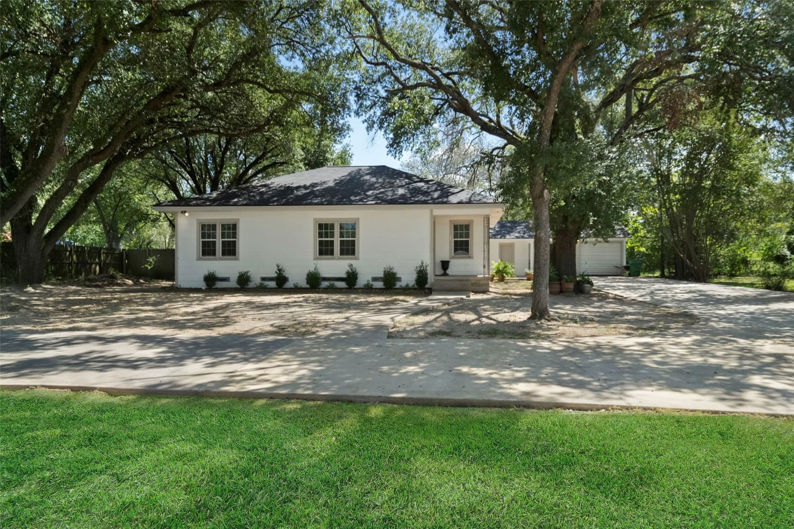 Real estate property located at 1414 Main, Madison, Js Collard Surv A-10, Madisonville, TX, US