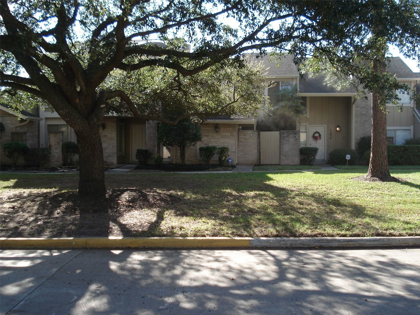 Real estate property located at 11673 Village Place #253, Harris, Village Place Reserve A, Houston, TX, US