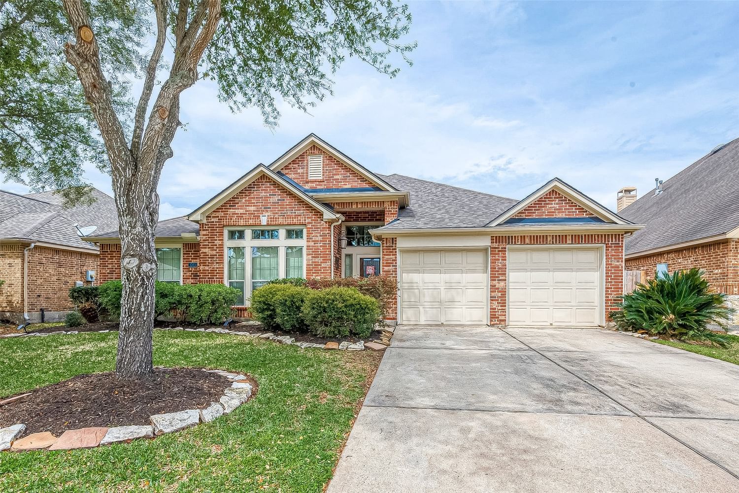 Real estate property located at 5303 Belvedere, Fort Bend, The Oaks Of Rosenberg Sec 1, Rosenberg, TX, US