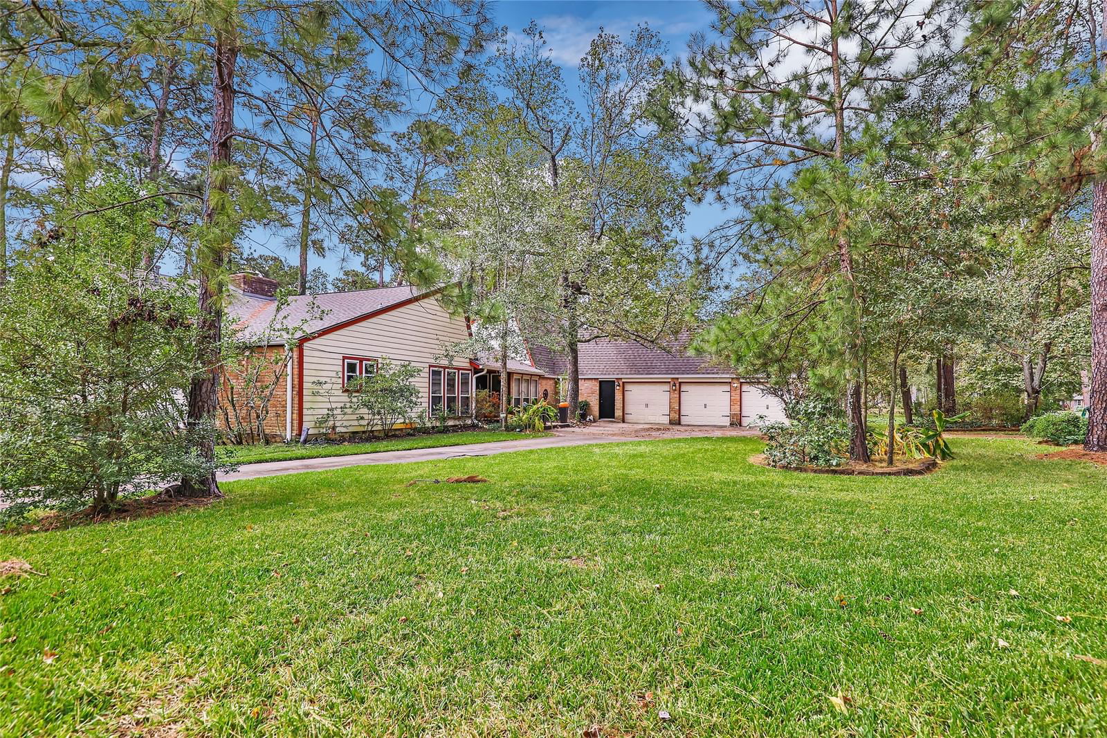 Real estate property located at 1720 Walnut, Harris, Forest Cove Sec 05 U/R, Kingwood, TX, US