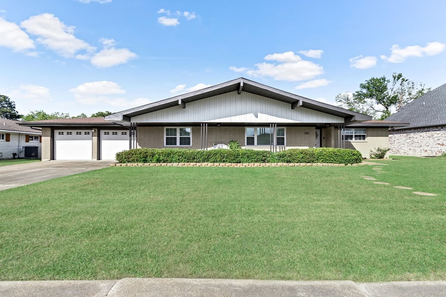 Real estate property located at 694 Kitchen, Jefferson, Hughann Place, Port Neches, TX, US