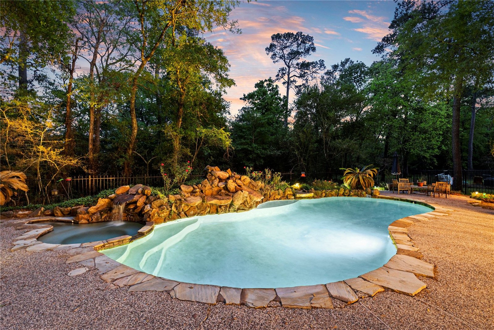 Real estate property located at 132 Timber Top, Montgomery, The Woodlands, TX, US