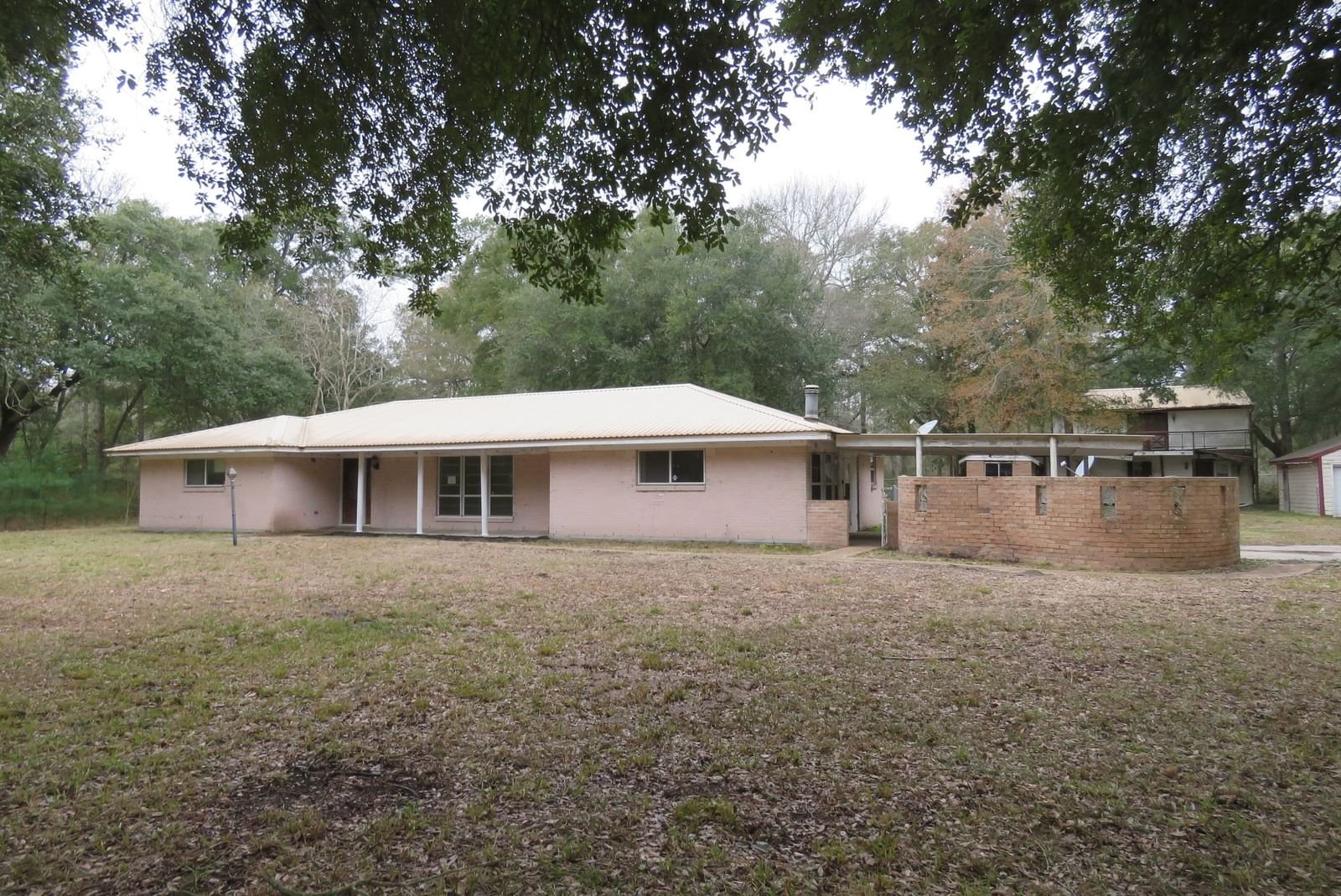 Real estate property located at 301 Fm 1985, Chambers, R E Booth League Abs #34, Anahuac, TX, US