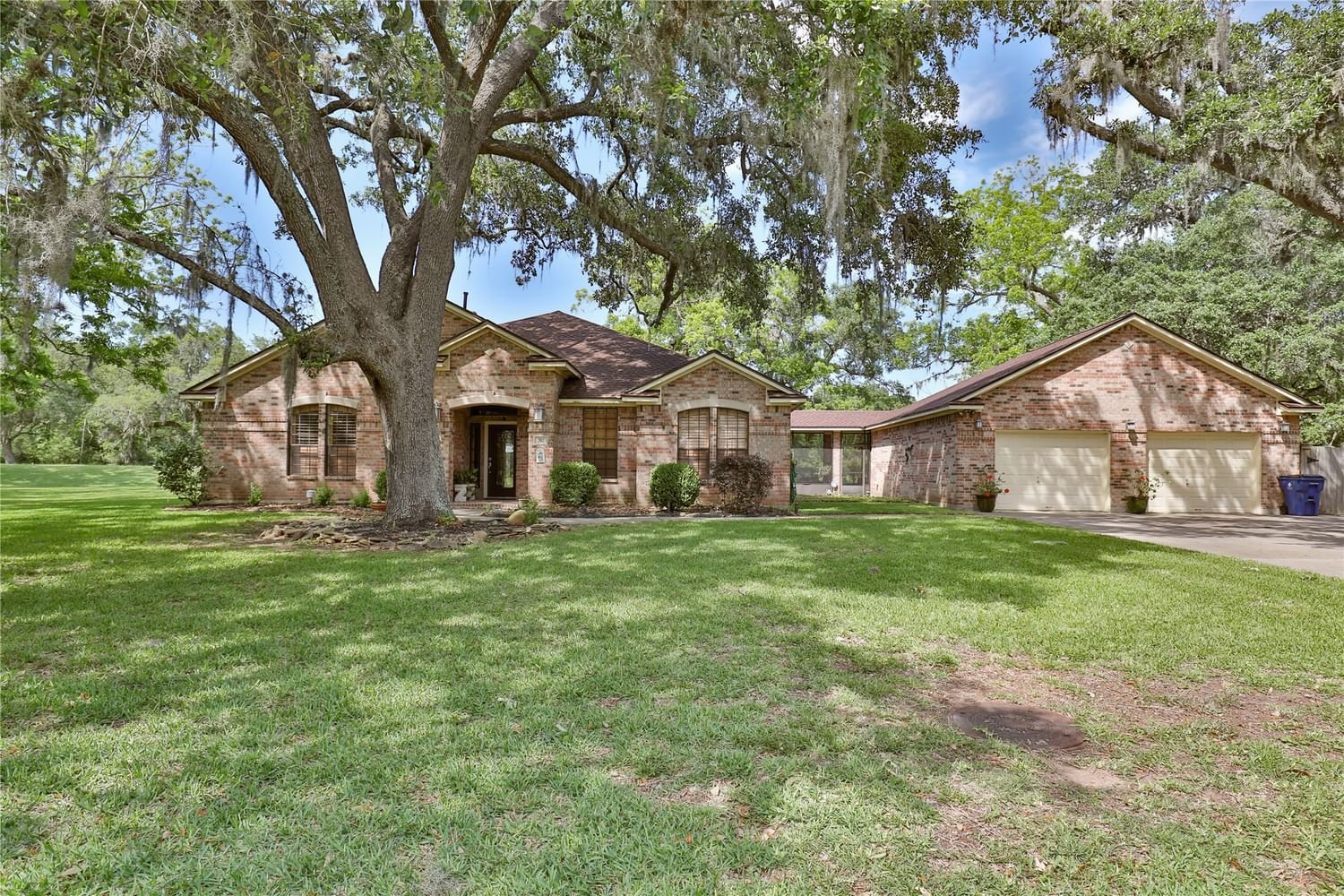 Real estate property located at 310 Wellshire, Brazoria, Columbia Lakes, West Columbia, TX, US