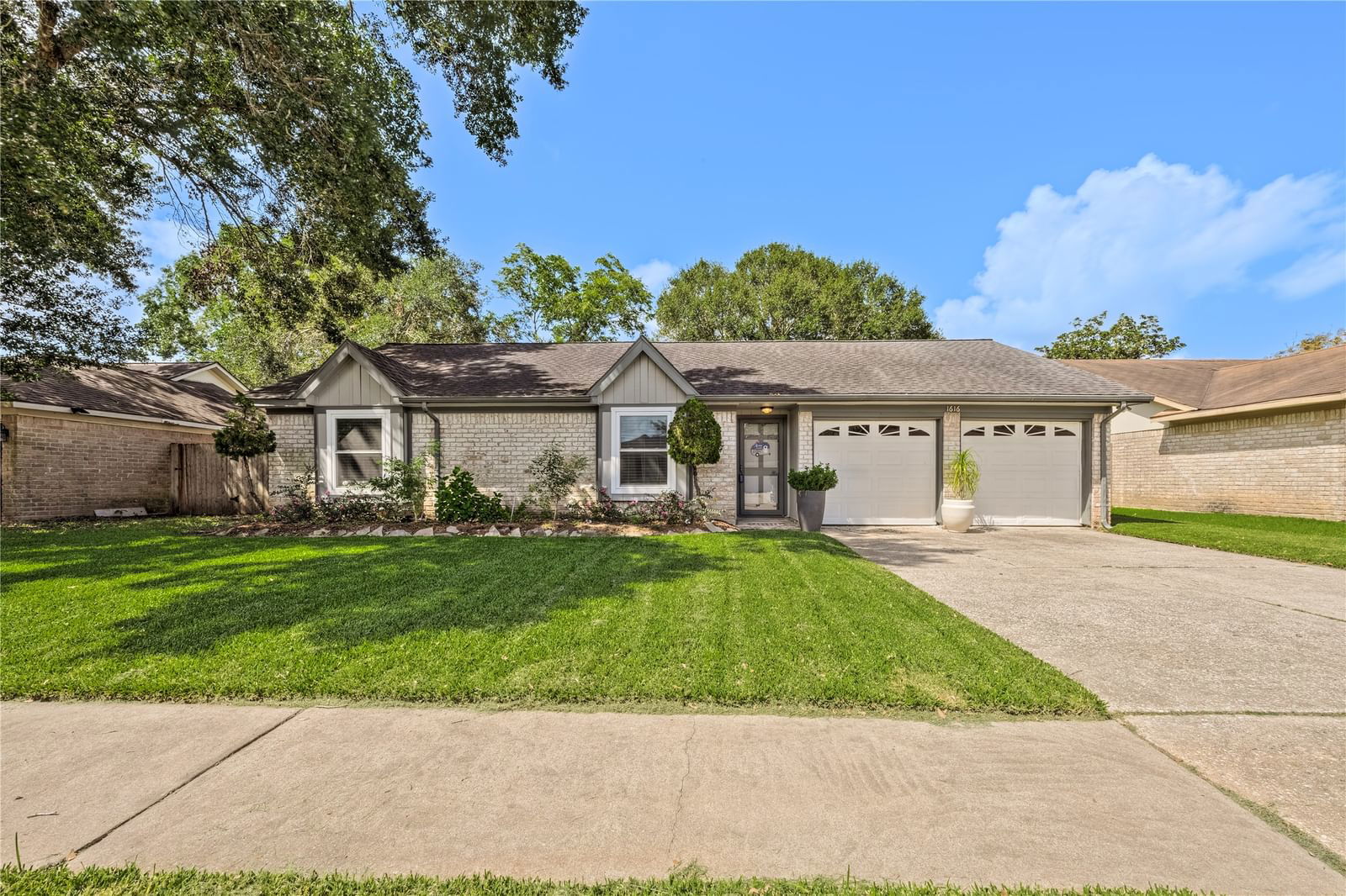 Real estate property located at 1616 Live Oak Hollow, Brazoria, Dixie Hollow Pearland, Pearland, TX, US