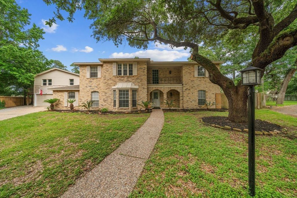 Real estate property located at 7902 Twining Oaks, Harris, Memorial Northwest Sec 02 Rep, Spring, TX, US