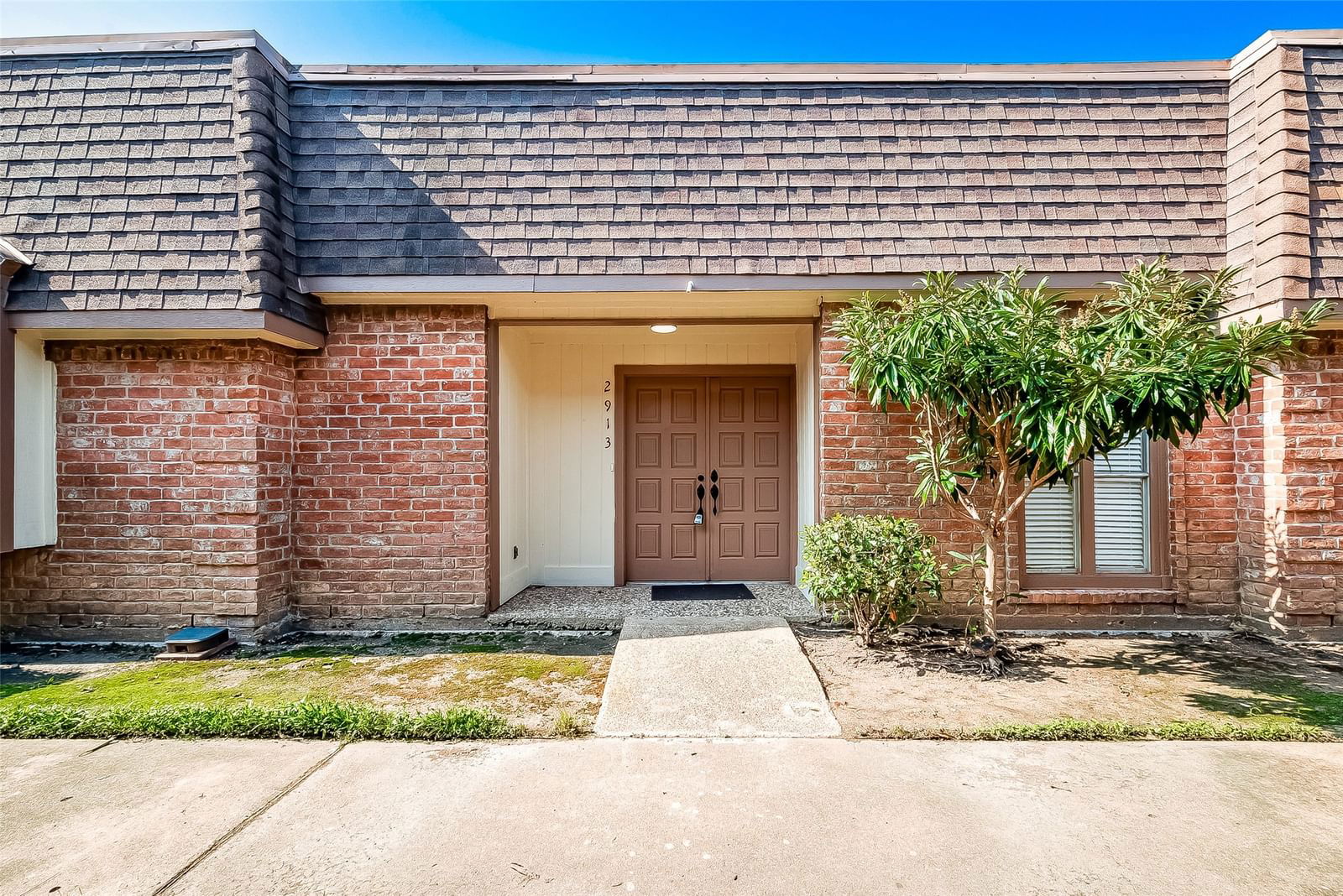 Real estate property located at 2913 Nottingham, Fort Bend, Quail Valley Twnhms, Missouri City, TX, US