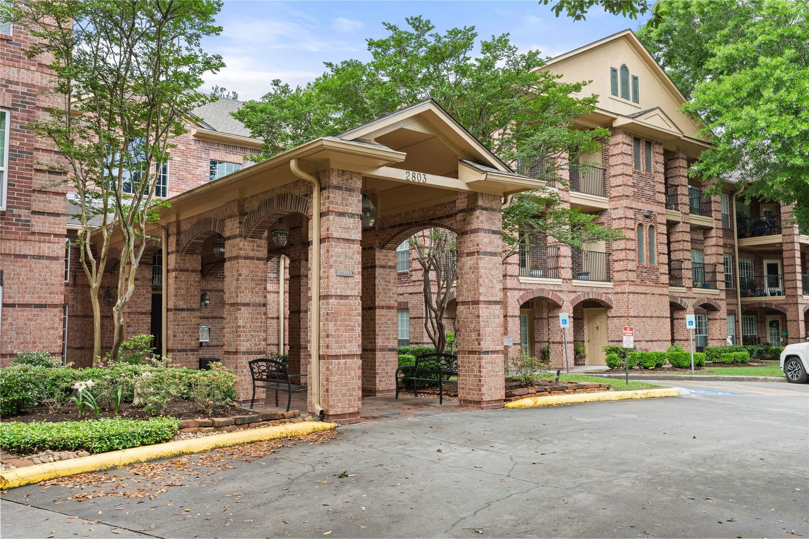 Real estate property located at 2803 Kings Crossing #218, Harris, Kingwood Village Estates Condo, Houston, TX, US