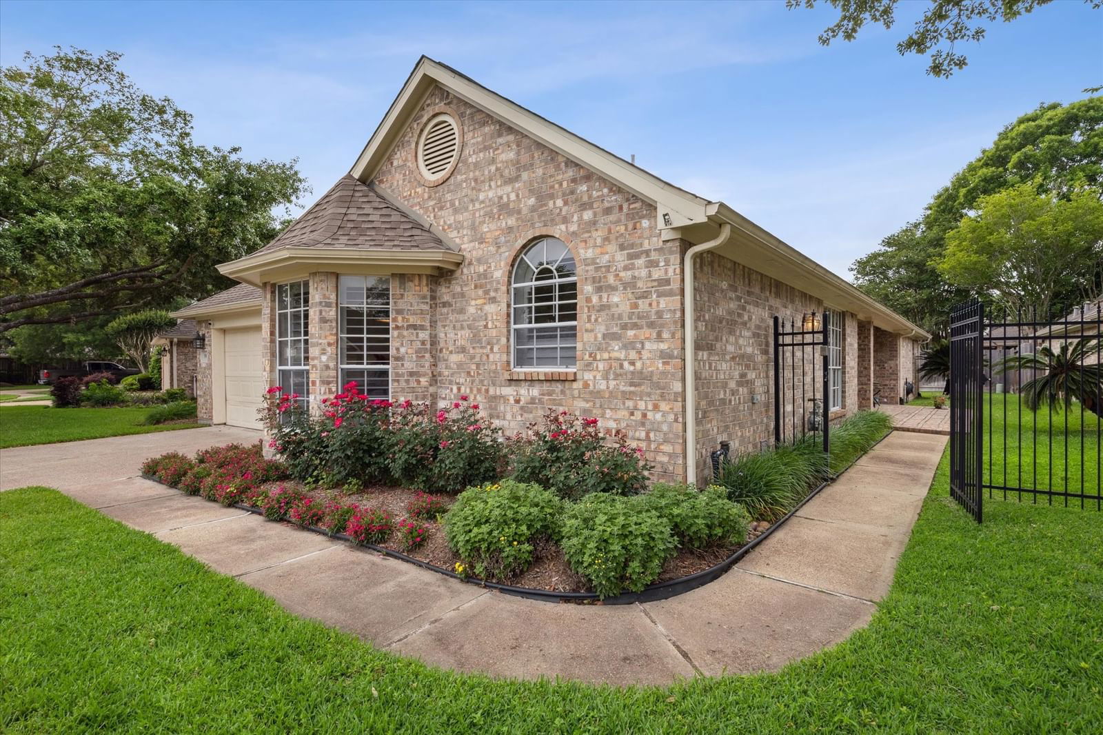 Real estate property located at 3915 Cornell Park Ct, Harris, University Park Patio Homes 03, Pasadena, TX, US