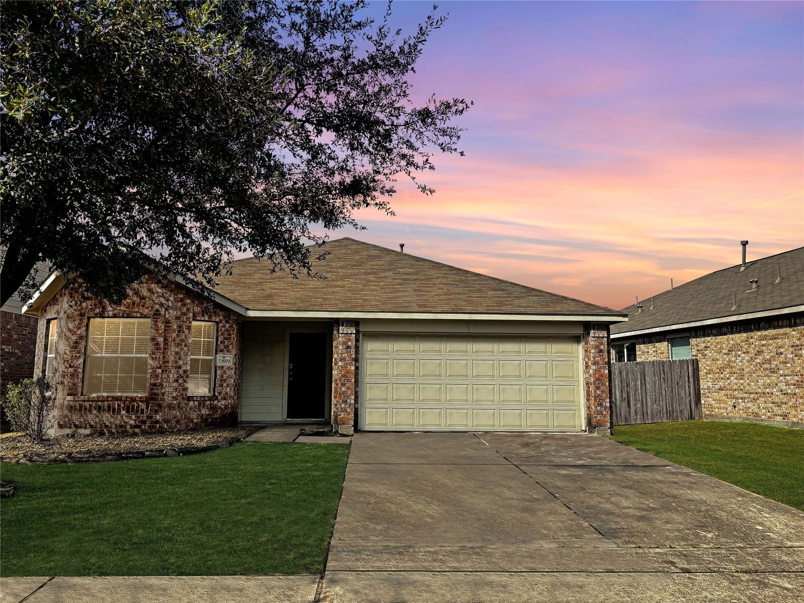 Real estate property located at 23919 Clipper Hill, Harris, Villages/Spg Oaks Sec 04, Spring, TX, US