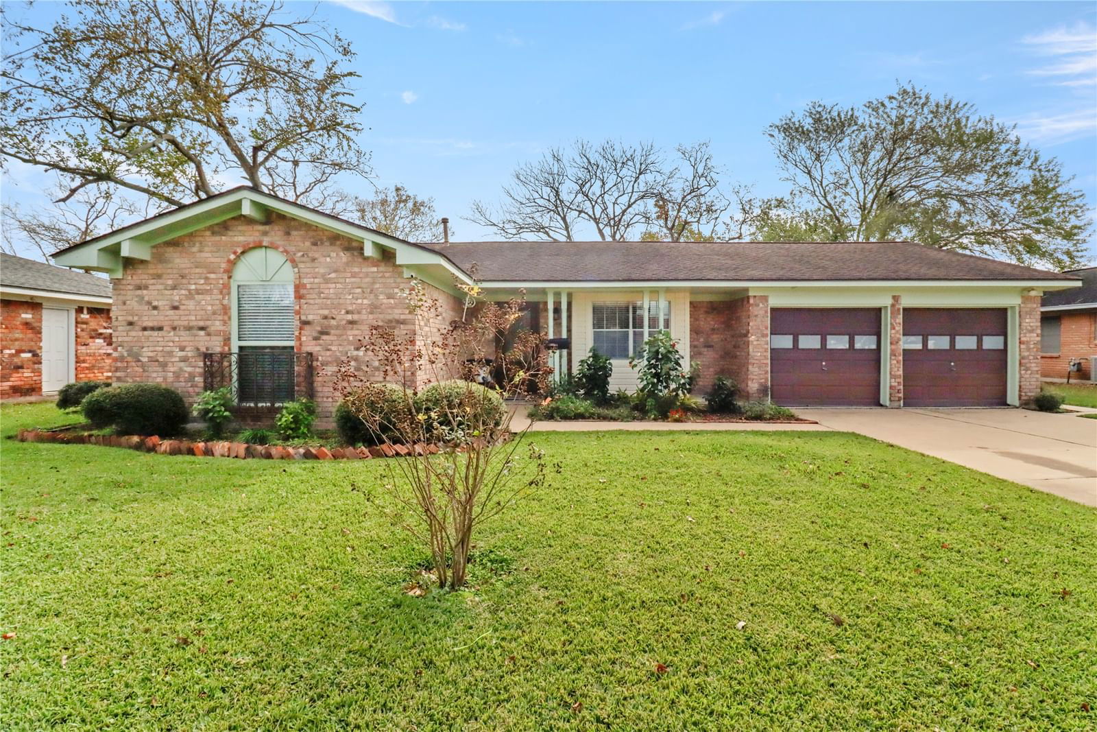 Real estate property located at 128 Talisman, Brazoria, South Shady Oaks Lake Jackson, Lake Jackson, TX, US