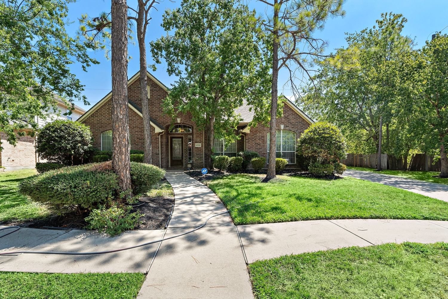 Real estate property located at 8710 Sunny Ridge, Harris, Houston, TX, US