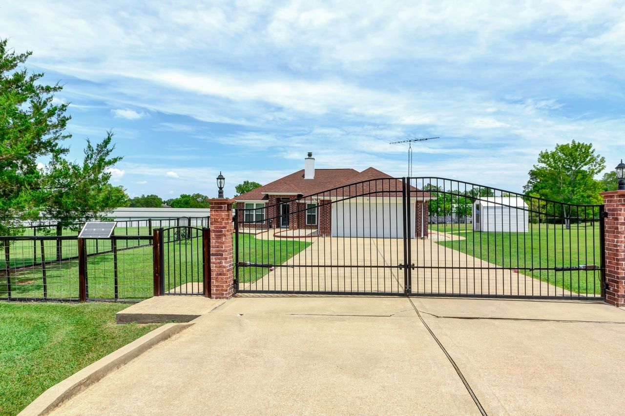 Real estate property located at 11824 Misty Glen, Montgomery, Blue Bell Estates, Willis, TX, US