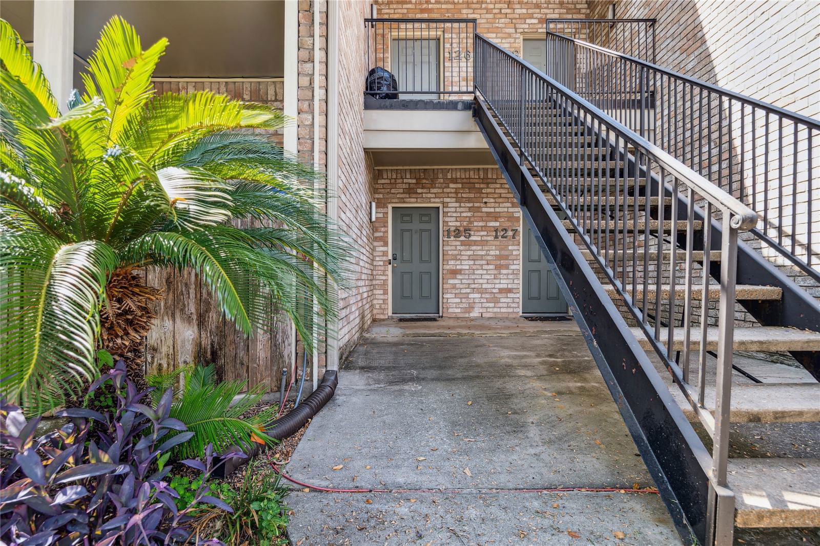 Real estate property located at 8100 Cambridge #125, Harris, Cambridge Glen Condo Ph 03, Houston, TX, US