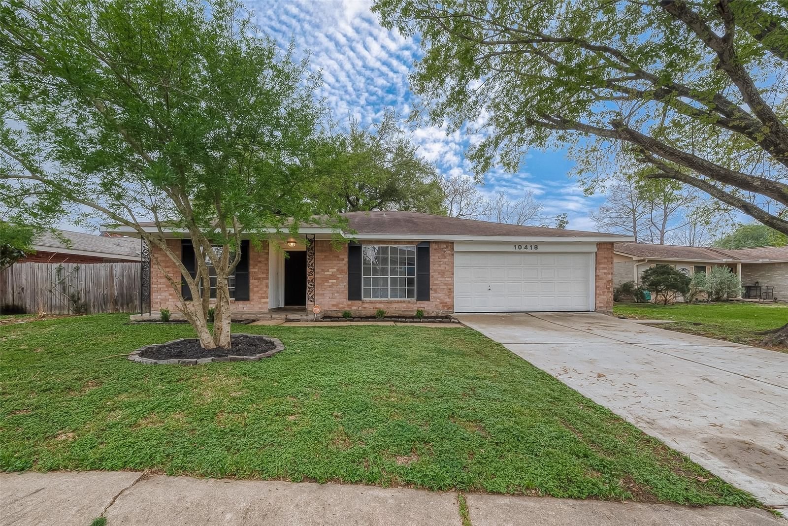 Real estate property located at 10418 Towne Square, Fort Bend, Townewest, Sugar Land, TX, US