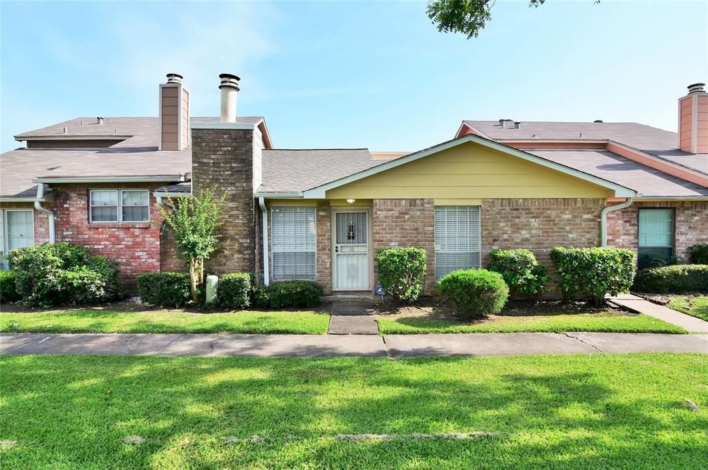 Real estate property located at 6505 Briar Bayou, Harris, Crown Colony West Partition 02, Houston, TX, US