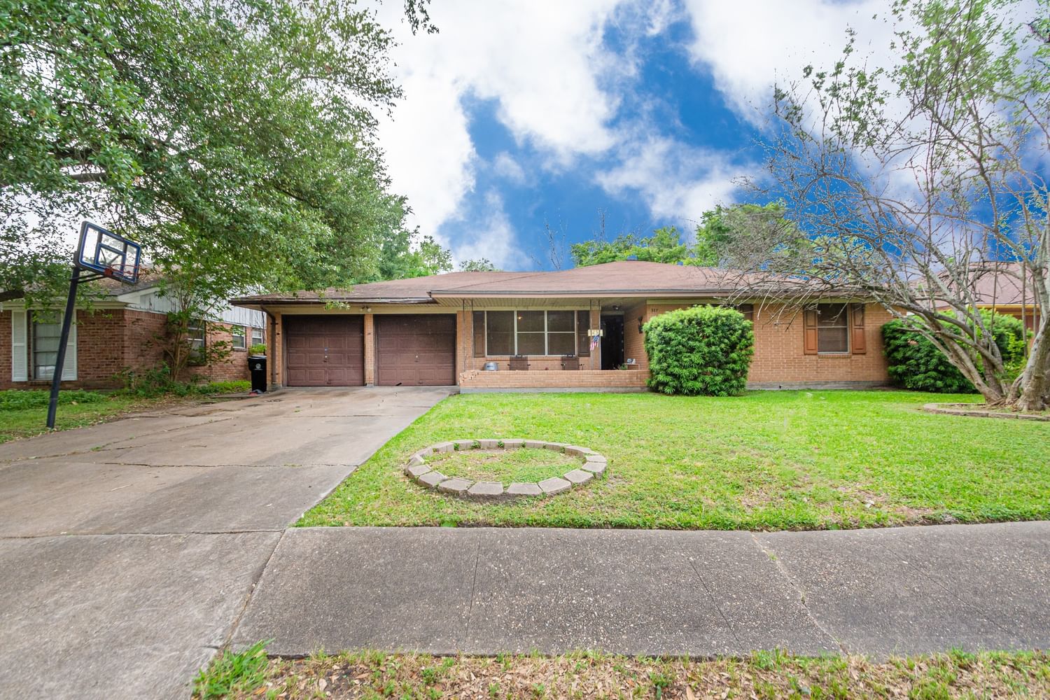 Real estate property located at 327 Princess Dr, Harris, Arlington Heights, Houston, TX, US