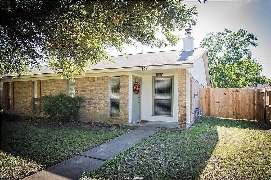 Real estate property located at 1926 Holleman, Brazos, WOODWAY VILLAGE, College Station, TX, US