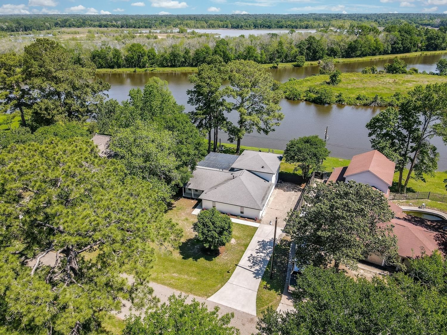 Real estate property located at 621 Brook Hollow, Montgomery, Riverbrook-Forest Hls, Conroe, TX, US