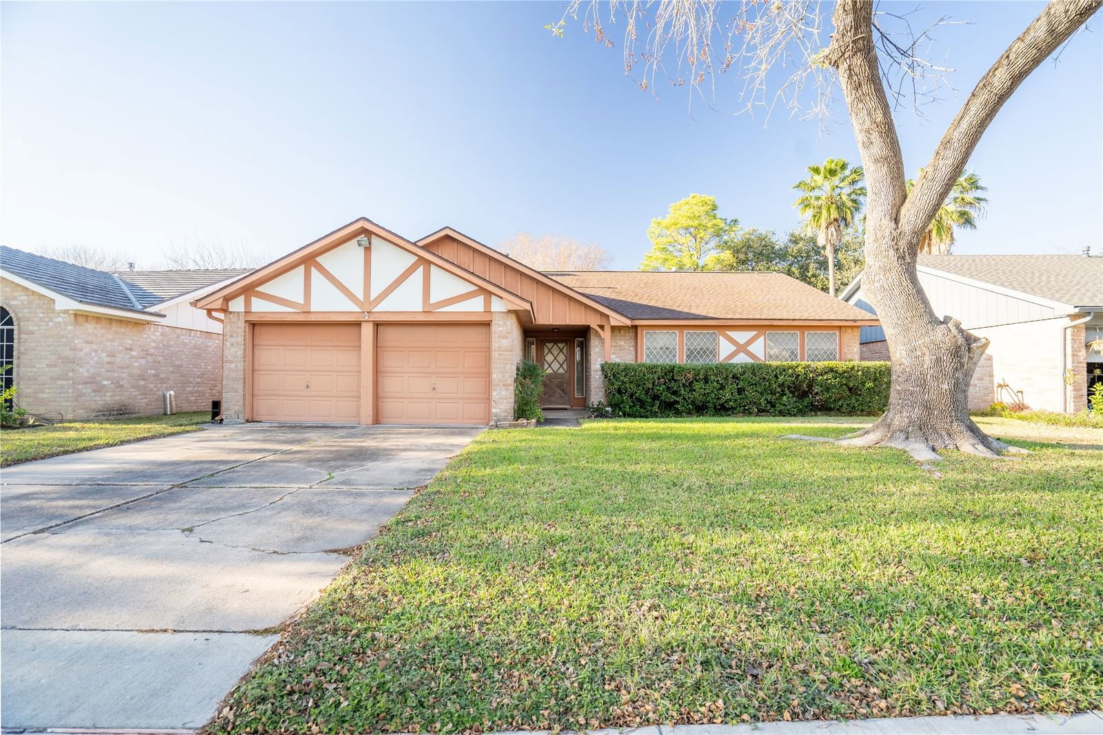 Real estate property located at 13562 Brook Hollow, Fort Bend, Covington Woods Sec 4, Sugar Land, TX, US