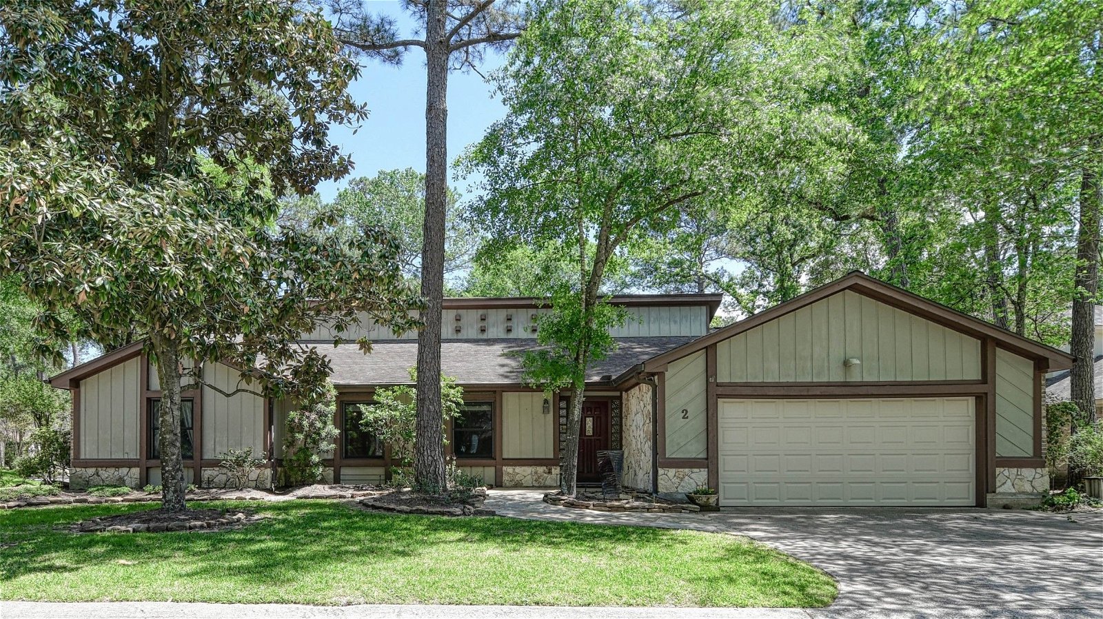 Real estate property located at 2 Bayleaf, Montgomery, The Woodlands, TX, US
