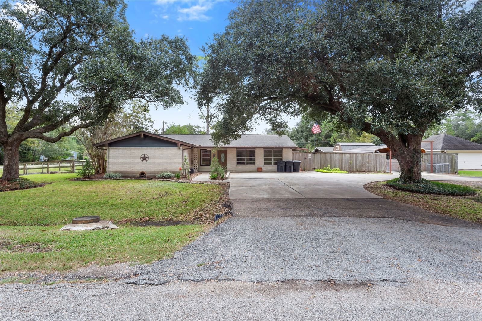 Real estate property located at 2233 Coombs, Brazoria, Dolly Callaway, Alvin, TX, US