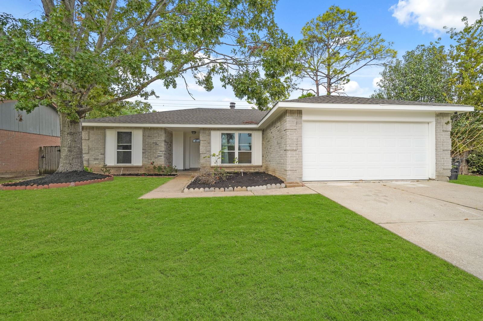 Real estate property located at 13954 Towne Way, Fort Bend, Townewest, Sugar Land, TX, US