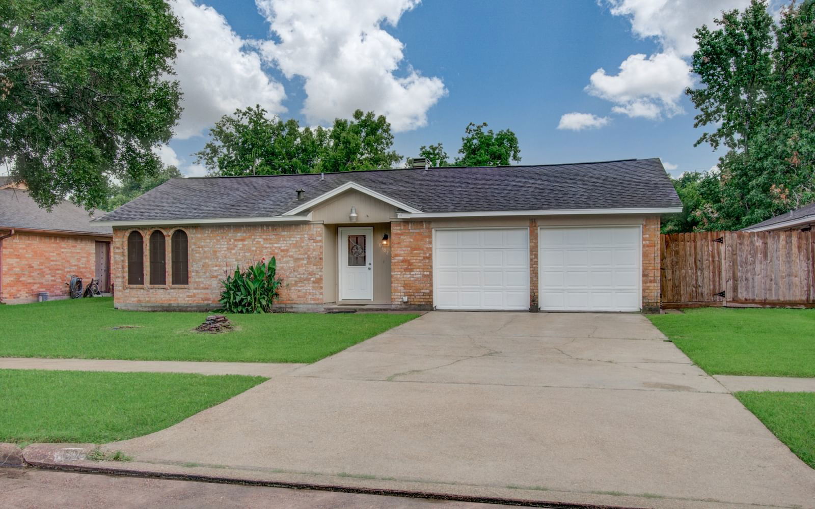 Real estate property located at 10102 Winding Trail, Harris, Fairmont Park West Sec 01, La Porte, TX, US