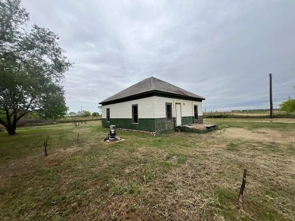 Real estate property located at 300 Curtis, Hardeman, na, Quanah, TX, US