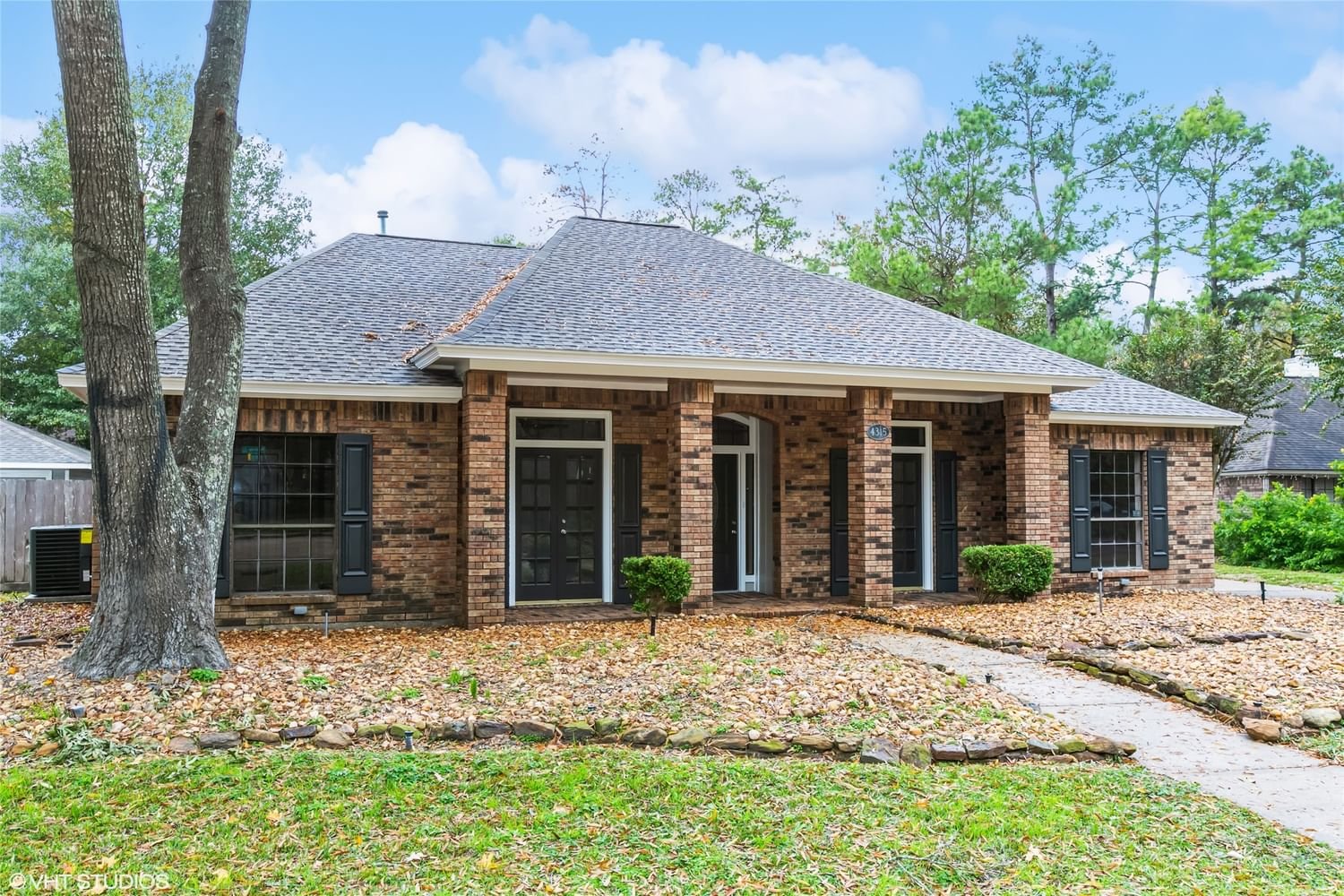 Real estate property located at 4315 Woodbridge, Harris, Hunters Ridge Village Sec 03, Houston, TX, US