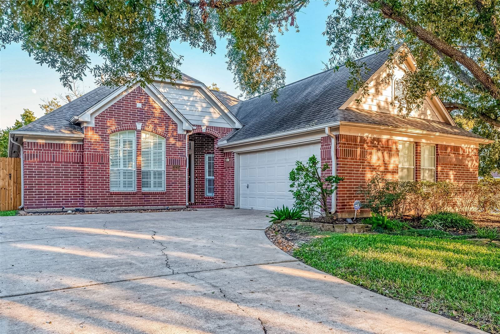 Real estate property located at 3215 Shadowfern, Harris, Shadowlake, Houston, TX, US