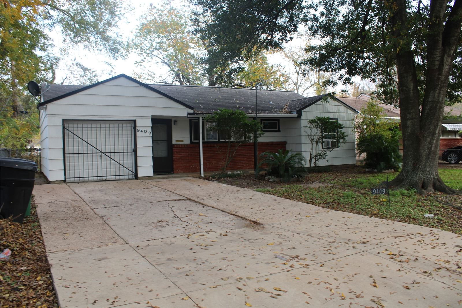 Real estate property located at 9409 Sierra Dr, Harris, Blueridge, Houston, TX, US