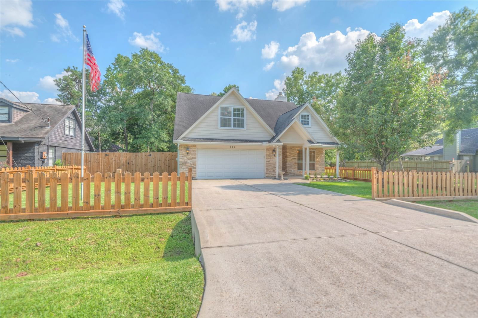 Real estate property located at 333 Pinewood, Montgomery, Lake Chateau Woods 02, Conroe, TX, US