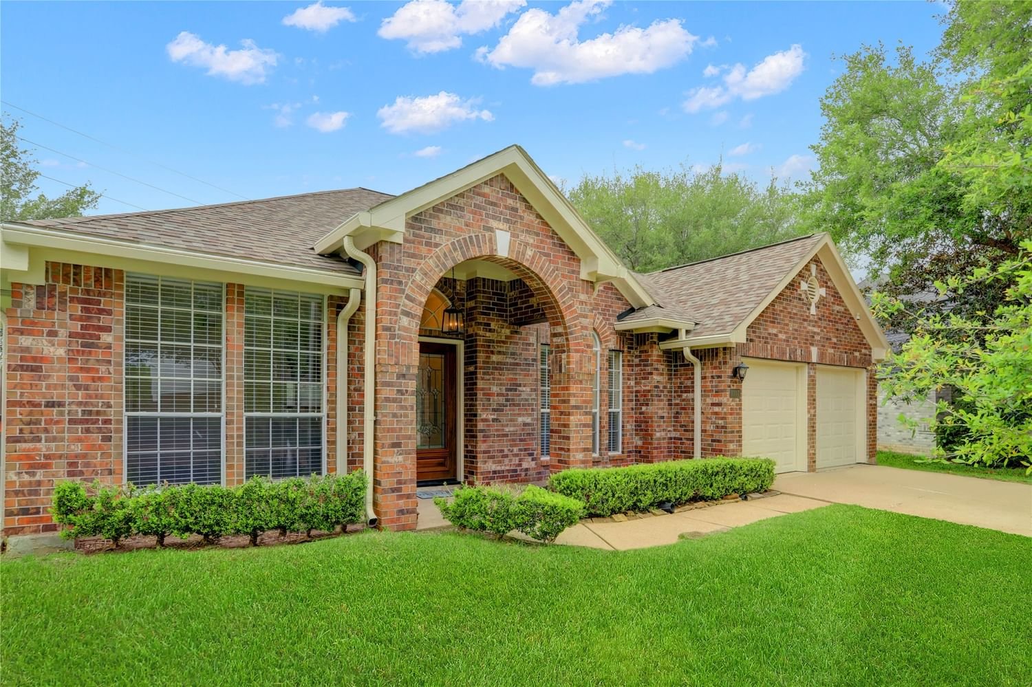 Real estate property located at 1107 KNOLL CREST COURT, Fort Bend, GREATWOOD KNOLL, Sugar Land, TX, US