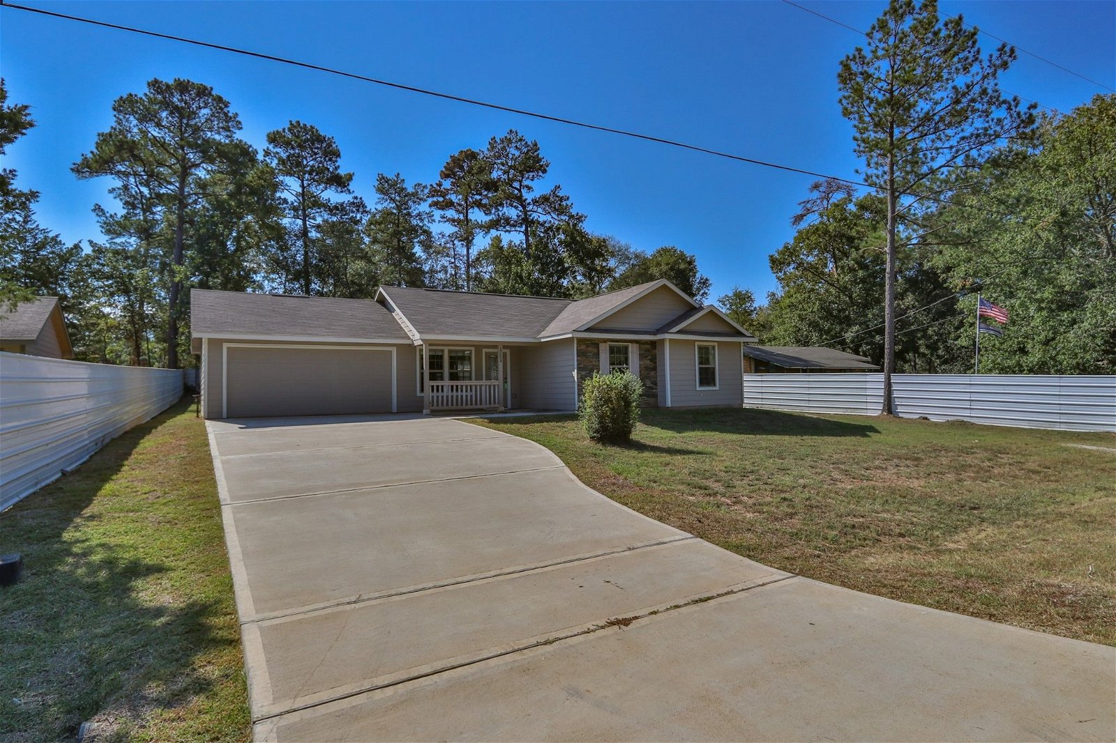 Real estate property located at 10604 Royal Adrian, Montgomery, Conroe, TX, US