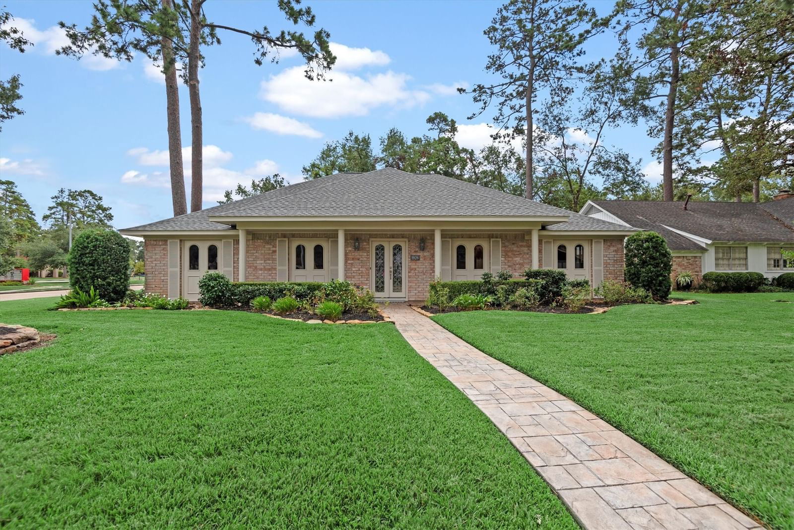 Real estate property located at 1926 Twin Springs, Harris, Trailwood Village, Kingwood, TX, US