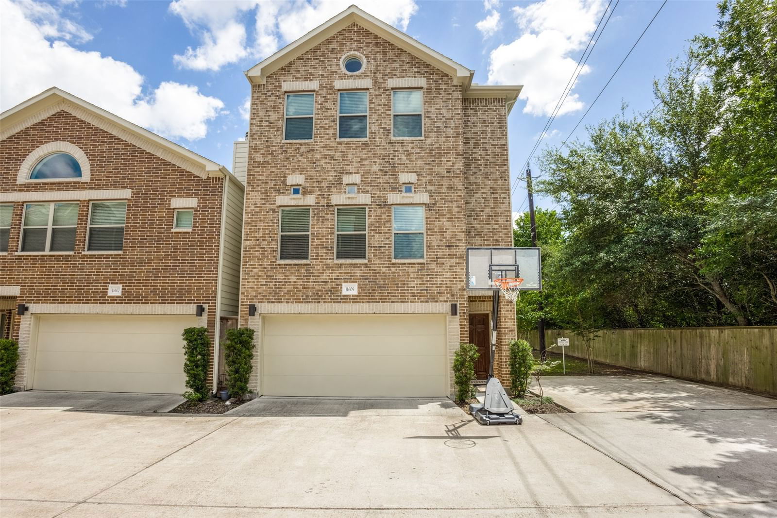 Real estate property located at 11609 Main Pine, Harris, Contemporary Main Plaza Partia, Houston, TX, US