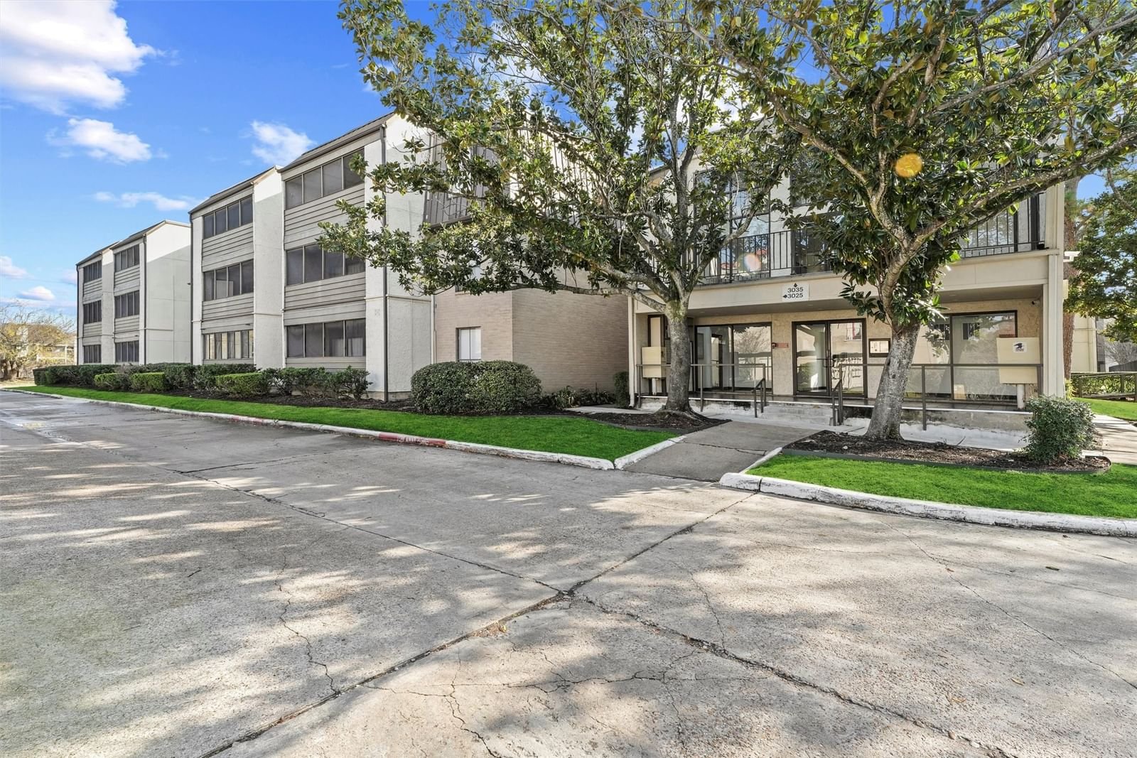 Real estate property located at 3025 Walnut Bend #35, Harris, Riverstone 01 Condo Ph 02, Houston, TX, US